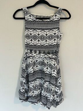 H&M Divided Women's Summer Dress Black & White Aztec Print Cut-Outs Size 8(1657)